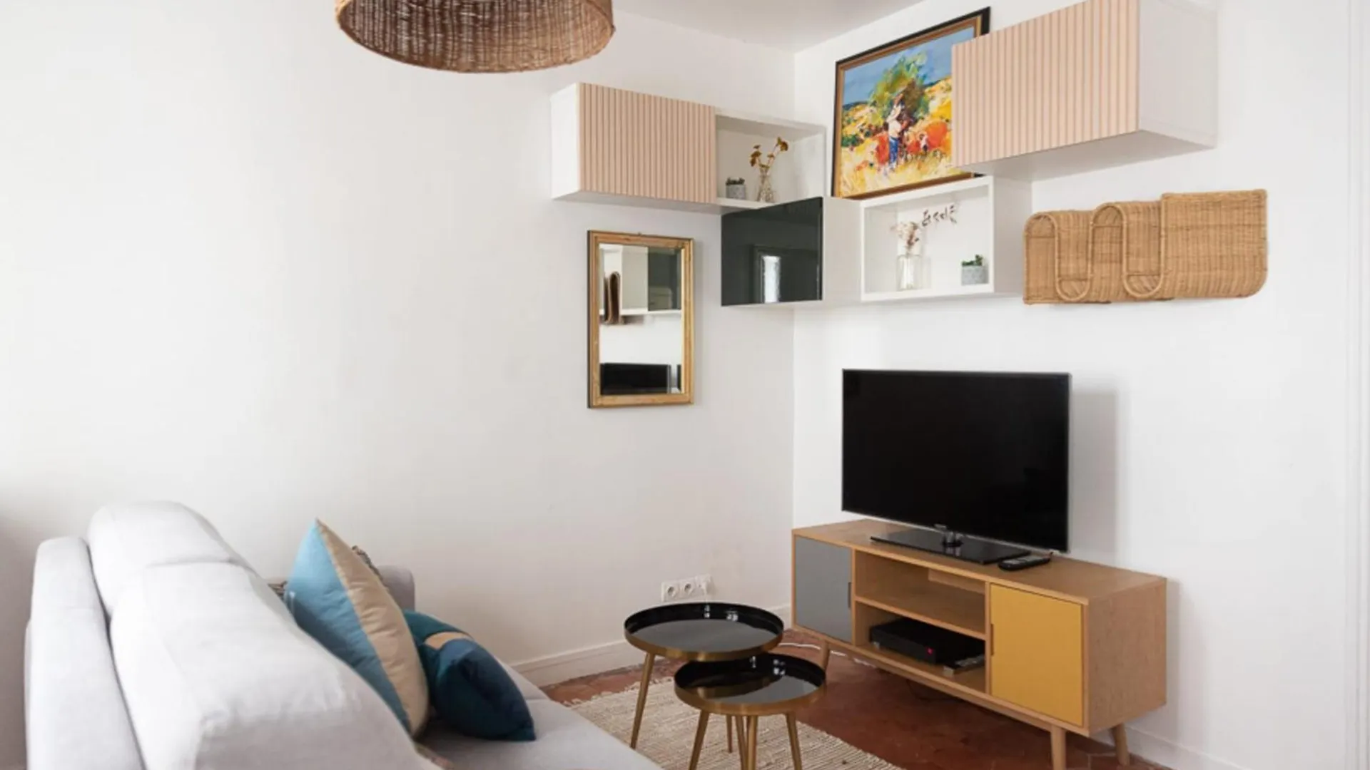 Quiet And Typically Parisian Apartment
